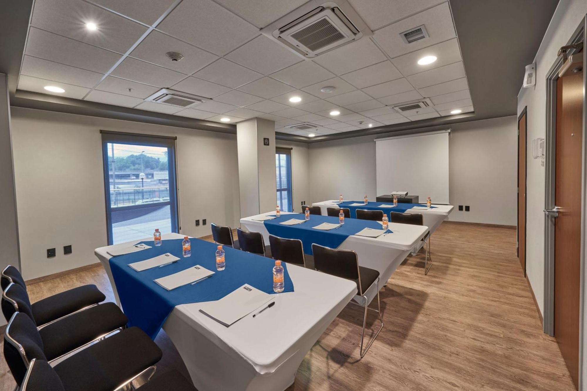 City Express Plus By Marriott Leon Centro De Convenciones Εξωτερικό φωτογραφία