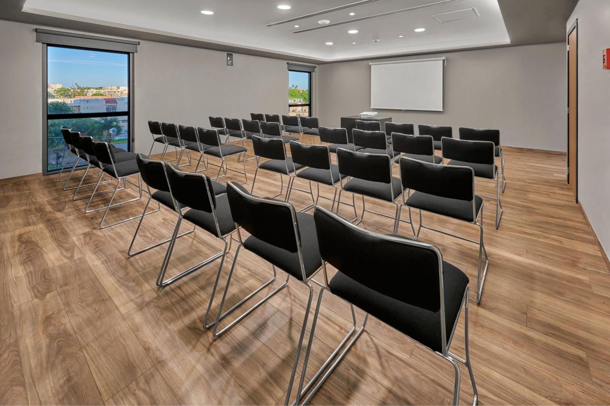 City Express Plus By Marriott Leon Centro De Convenciones Εξωτερικό φωτογραφία