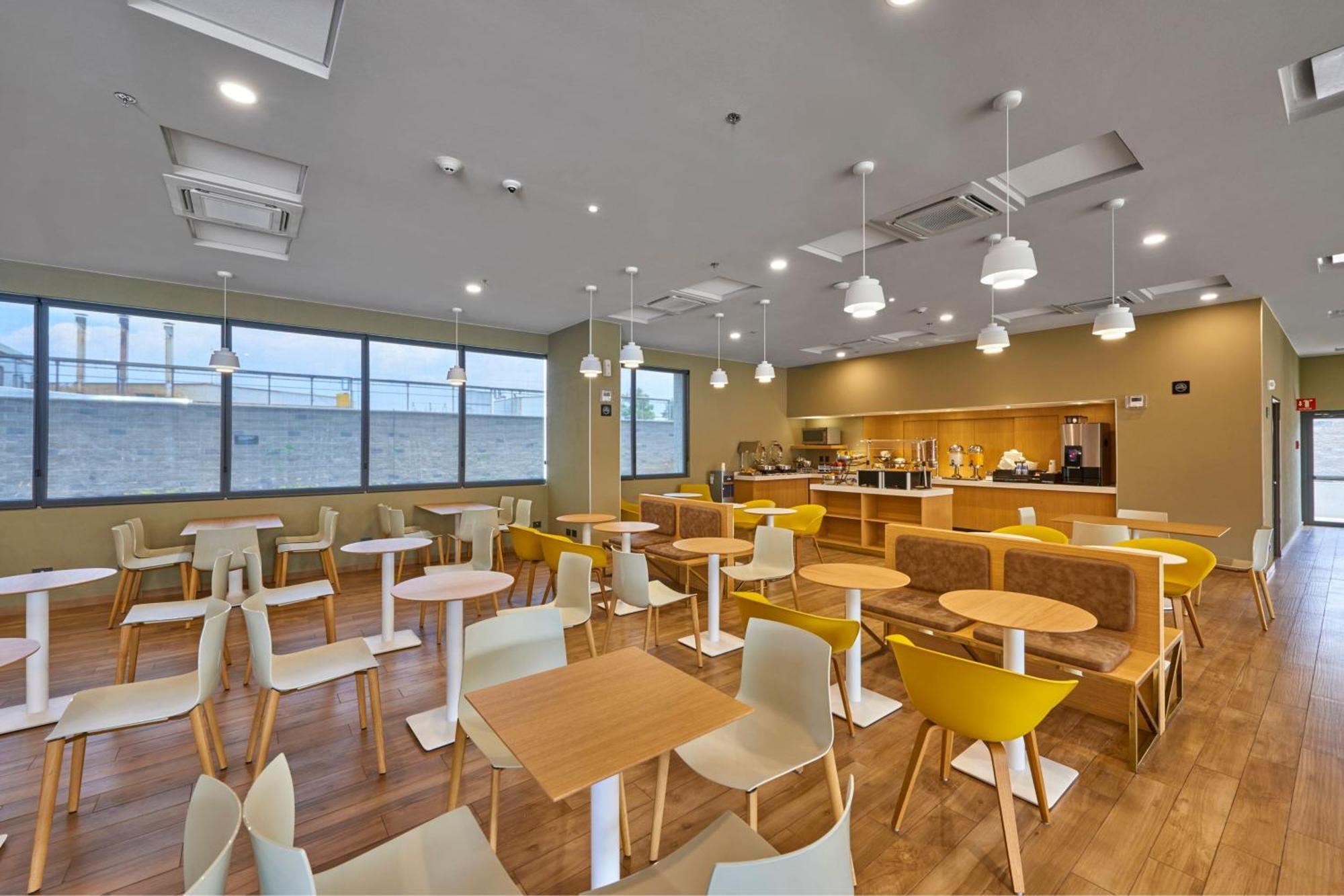 City Express Plus By Marriott Leon Centro De Convenciones Εξωτερικό φωτογραφία