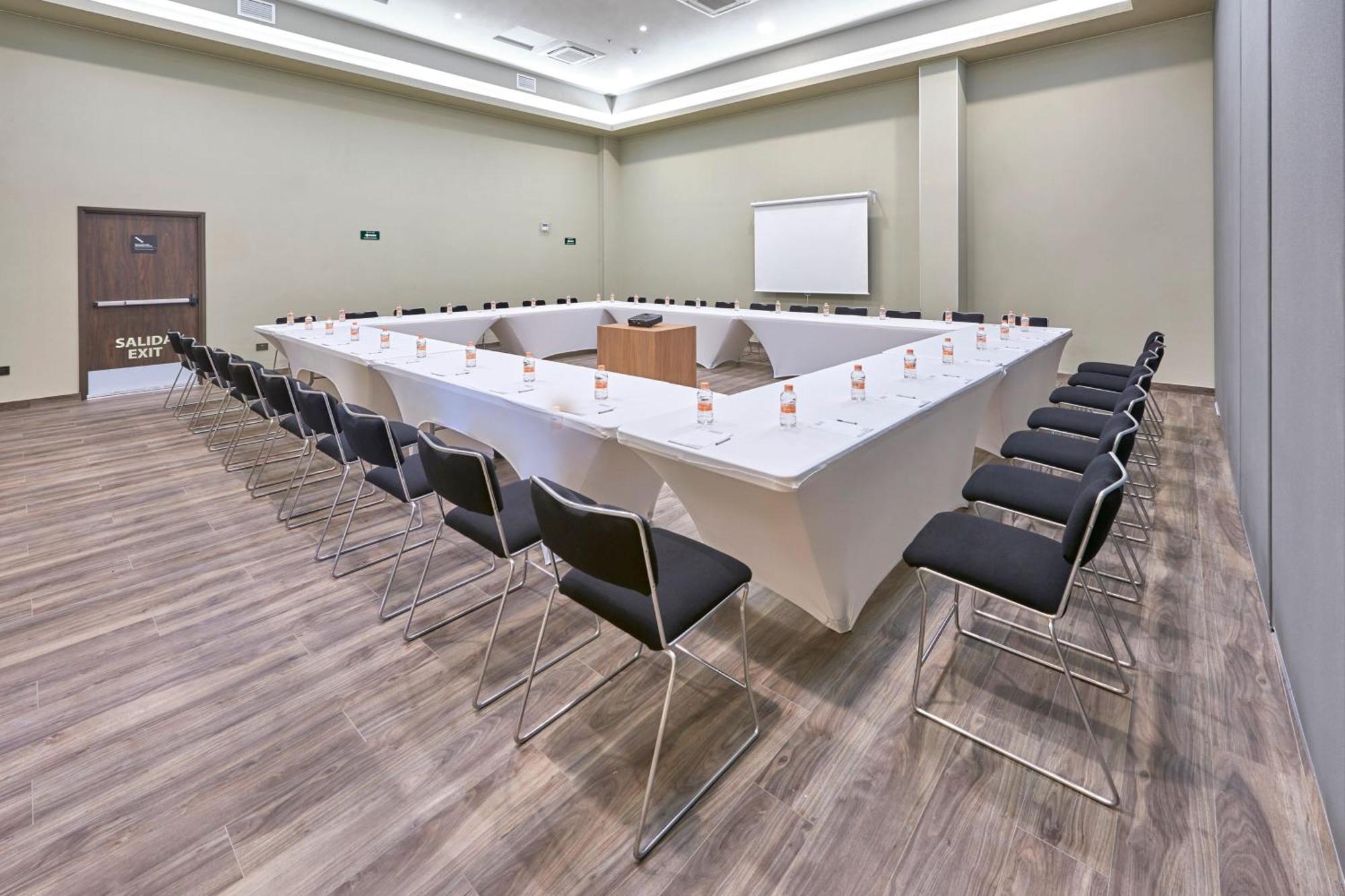 City Express Plus By Marriott Leon Centro De Convenciones Εξωτερικό φωτογραφία