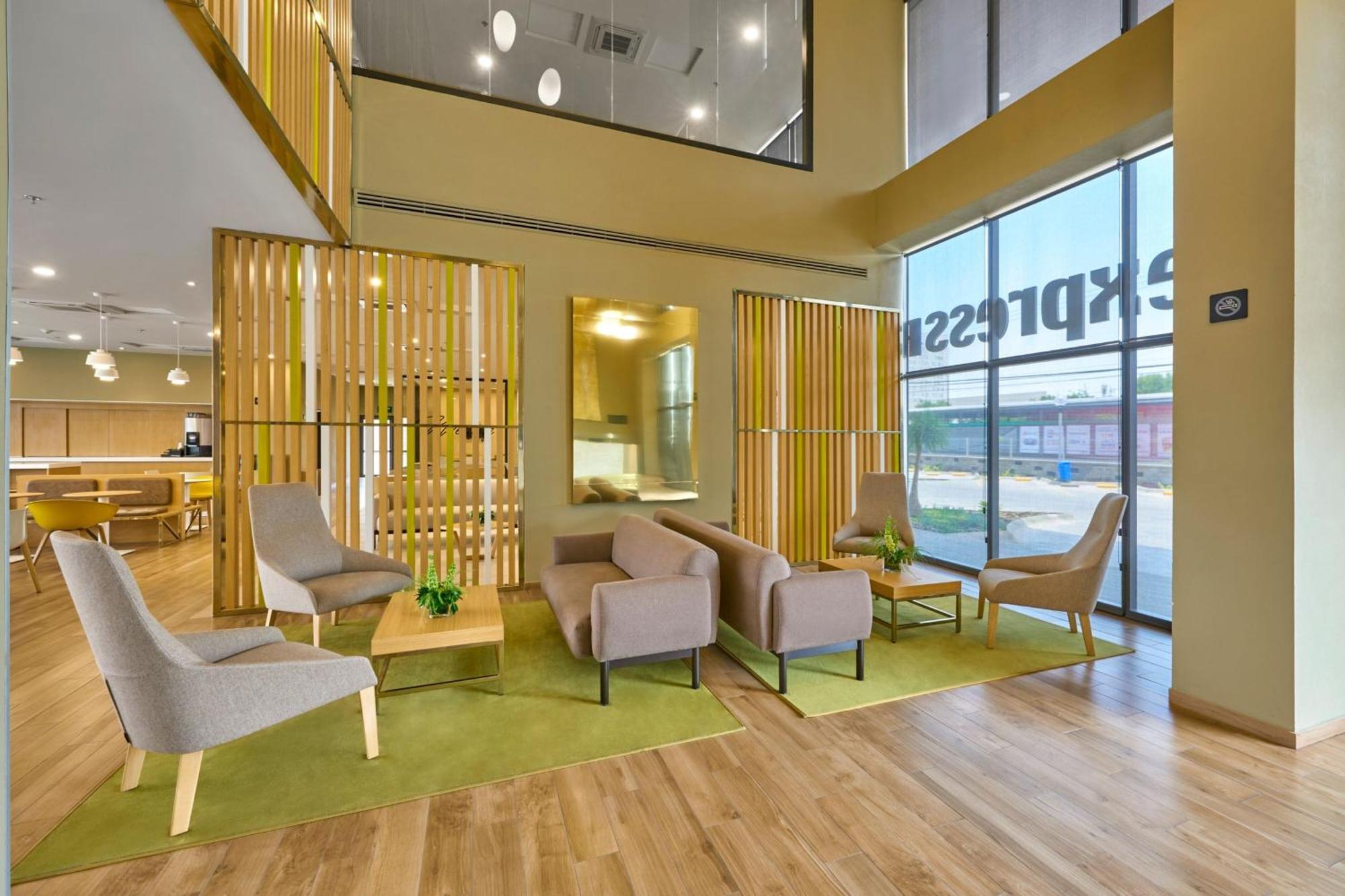 City Express Plus By Marriott Leon Centro De Convenciones Εξωτερικό φωτογραφία