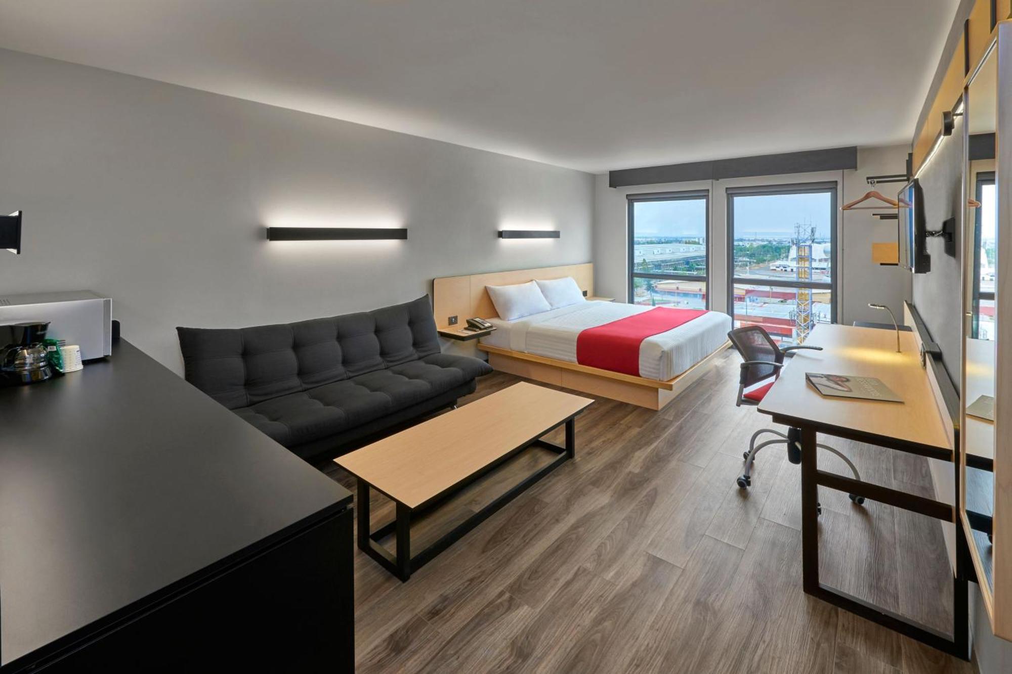City Express Plus By Marriott Leon Centro De Convenciones Εξωτερικό φωτογραφία